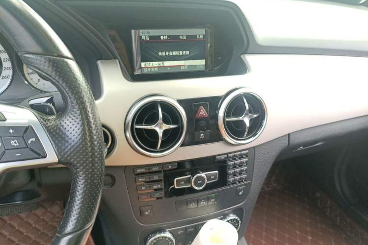 Used Mercedes-Benz GLK-Class 2015 GLK 260 4MATIC Fashion Edition Ultimate Version Audio And AC Panel