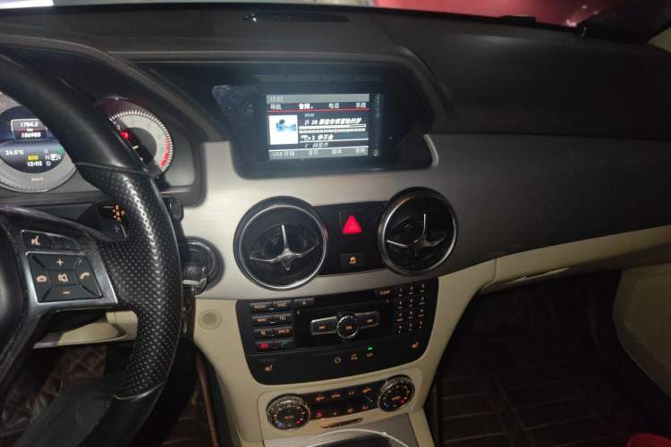 Used Mercedes-Benz GLK-Class 2015 GLK 260 4MATIC Fashion Edition Ultimate Version Audio And AC Panel