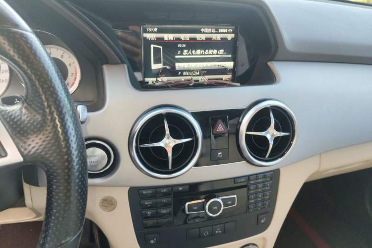 Used Mercedes-Benz GLK-Class 2015 GLK 300 4MATIC Fashion Edition Ultimate Version Audio And AC Panel