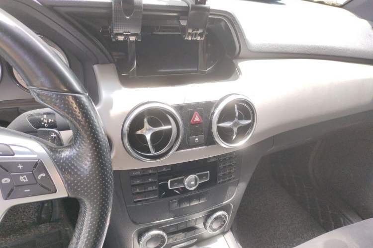 Used Mercedes-Benz GLK-Class 2015 GLK 260 4MATIC Dynamic Edition Ultimate Version Audio And AC Panel