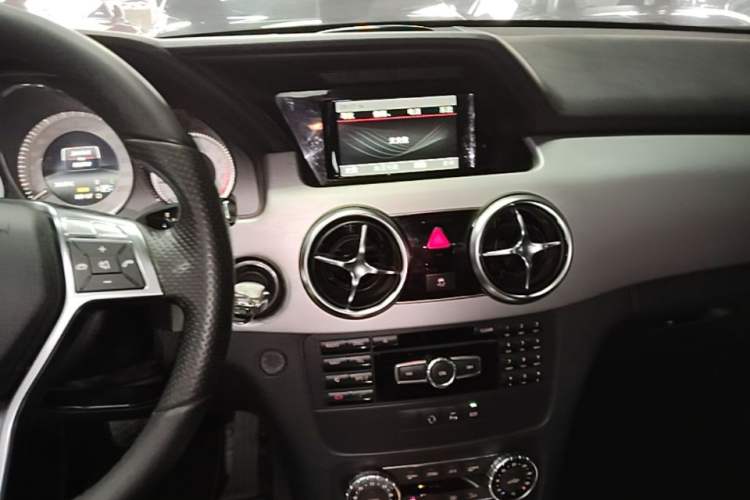 Used Mercedes-Benz GLK-Class 2015 GLK 260 4MATIC Dynamic Edition Ultimate Version Audio And AC Panel