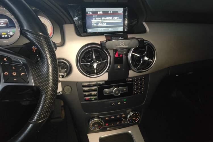 Used Mercedes-Benz GLK-Class 2015 GLK 260 4MATIC Dynamic Edition Ultimate Version Audio And AC Panel