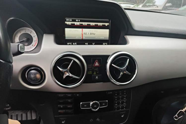 Used Mercedes-Benz GLK-Class 2015 GLK 300 4MATIC Fashion Edition Ultimate Version Audio And AC Panel