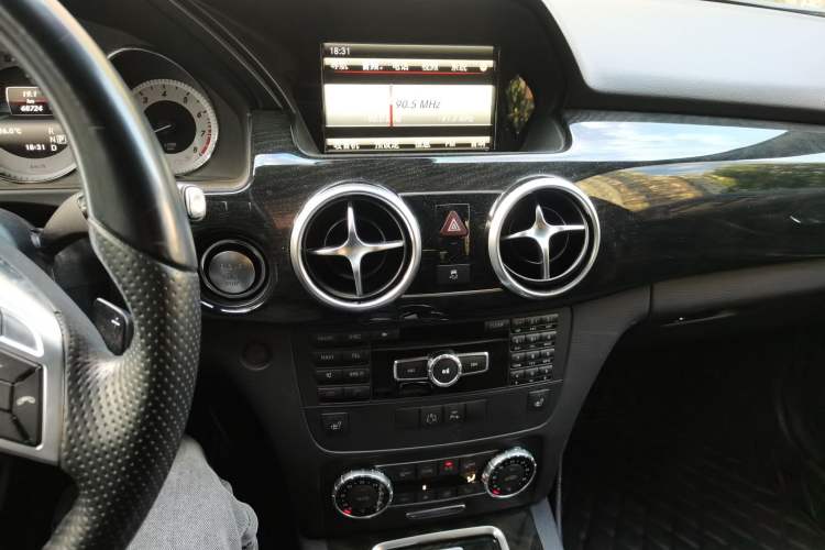 Used Mercedes-Benz GLK-Class 2015 GLK 300 4MATIC Luxury Ultimate Edition Audio And AC Panel