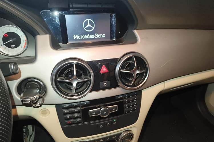 Used Mercedes-Benz GLK-Class 2015 GLK 260 4MATIC Dynamic Edition Ultimate Version Audio And AC Panel