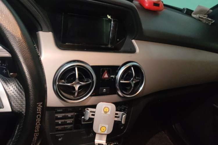 Used Mercedes-Benz GLK-Class 2015 GLK 260 4MATIC Fashion Edition Ultimate Version Audio And AC Panel
