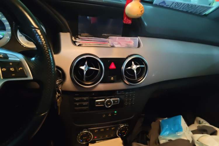 Used Mercedes-Benz GLK-Class 2015 GLK 260 4MATIC Dynamic Edition Ultimate Version Audio And AC Panel