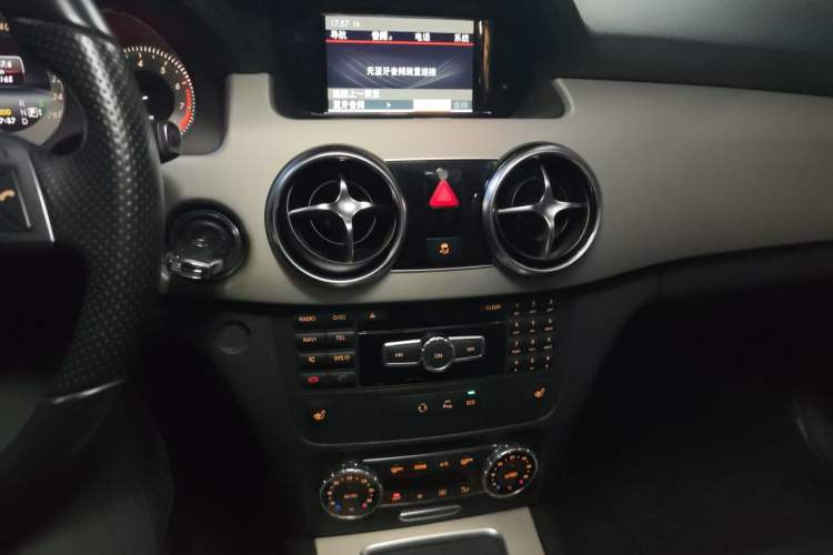 Used Mercedes-Benz GLK-Class 2015 GLK 260 4MATIC Fashion Edition Ultimate Version Audio And AC Panel
