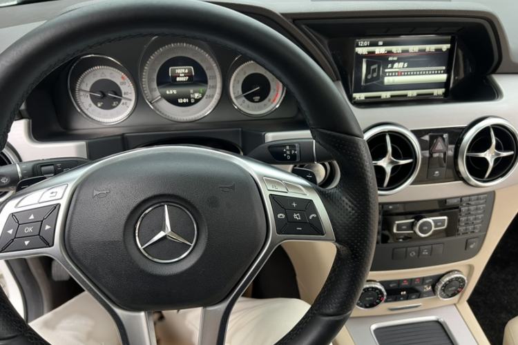 Used Mercedes-Benz GLK-Class 2015 GLK 300 4MATIC Fashion Edition Ultimate Version Audio And AC Panel
