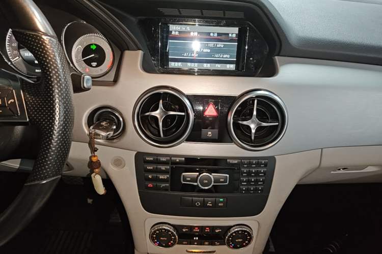 Used Mercedes-Benz GLK-Class 2015 GLK 260 4MATIC Dynamic Edition Ultimate Version Audio And AC Panel