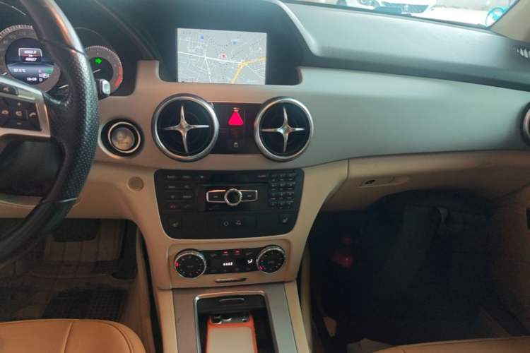 Used Mercedes-Benz GLK-Class 2015 GLK 300 4MATIC Fashion Edition Ultimate Version Audio And AC Panel