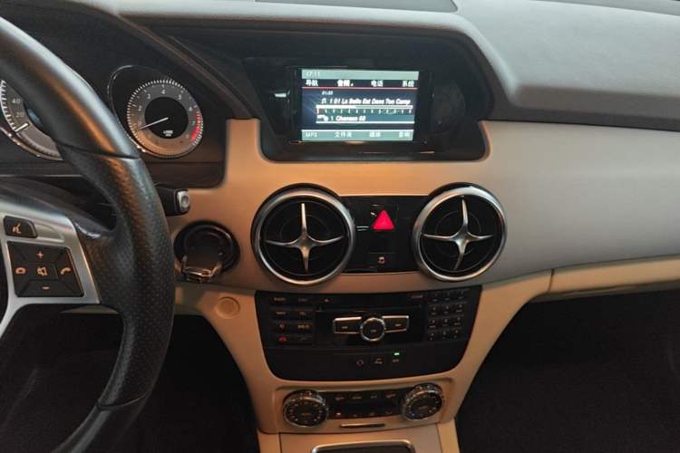 Used Mercedes-Benz GLK-Class 2015 GLK 260 4MATIC Dynamic Edition Ultimate Version Audio And AC Panel