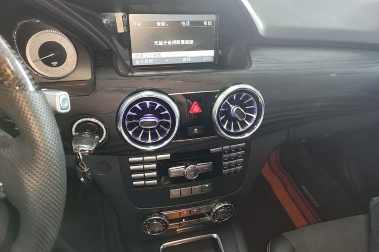 Used Mercedes-Benz GLK-Class 2015 GLK 260 4MATIC Dynamic Edition Ultimate Version Audio And AC Panel