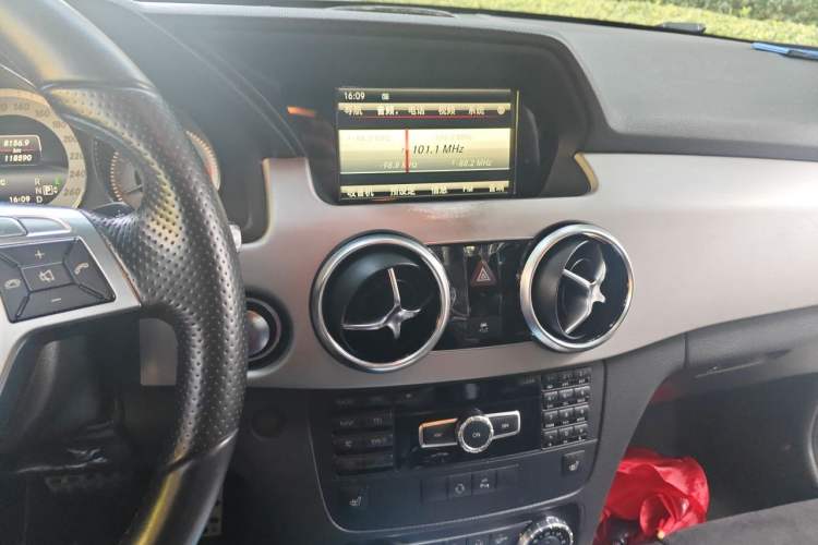 Used Mercedes-Benz GLK-Class 2015 GLK 300 4MATIC Fashion Edition Ultimate Version Audio And AC Panel