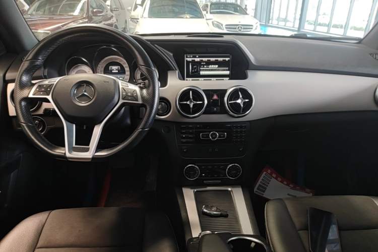 Used Mercedes-Benz GLK-Class 2015 GLK 300 4MATIC Fashion Edition Ultimate Version Audio And AC Panel
