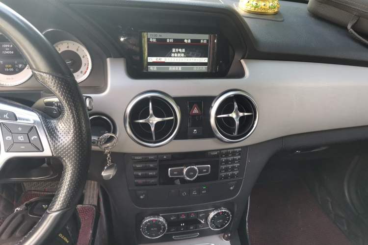Used Mercedes-Benz GLK-Class 2015 GLK 260 4MATIC Fashion Edition Ultimate Version Audio And AC Panel