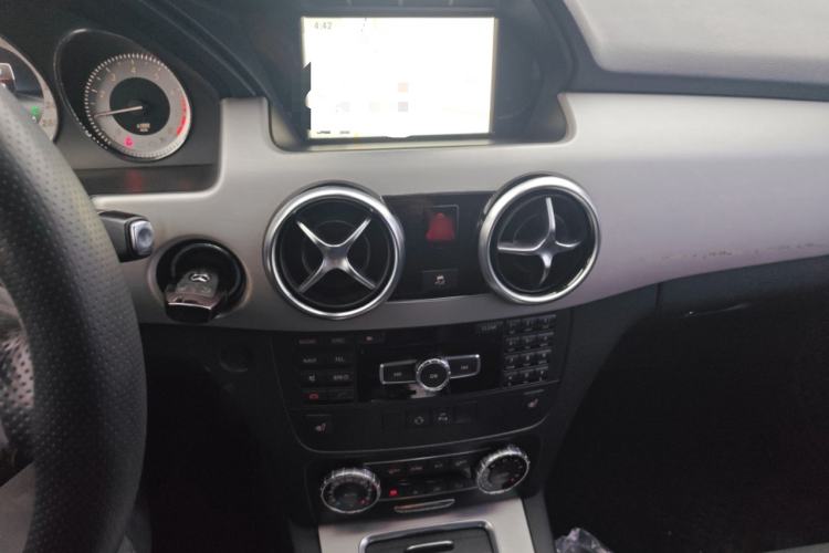 Used Mercedes-Benz GLK-Class 2015 GLK 300 4MATIC Fashion Edition Ultimate Version Audio And AC Panel