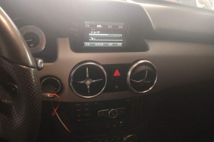 Used Mercedes-Benz GLK-Class 2015 GLK 260 4MATIC Dynamic Edition Ultimate Version Audio And AC Panel