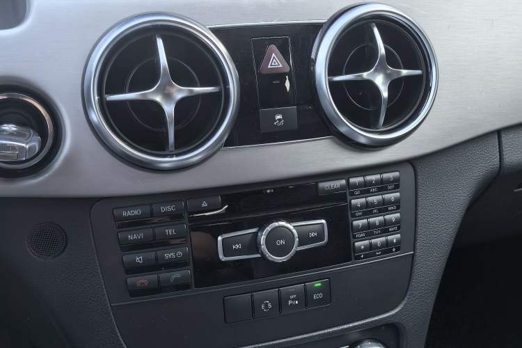 Used Mercedes-Benz GLK-Class 2015 GLK 260 4MATIC Dynamic Edition Ultimate Version Audio And AC Panel