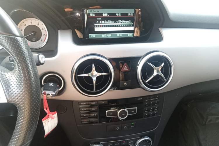 Used Mercedes-Benz GLK-Class 2015 GLK 260 4MATIC Dynamic Edition Ultimate Version Audio And AC Panel