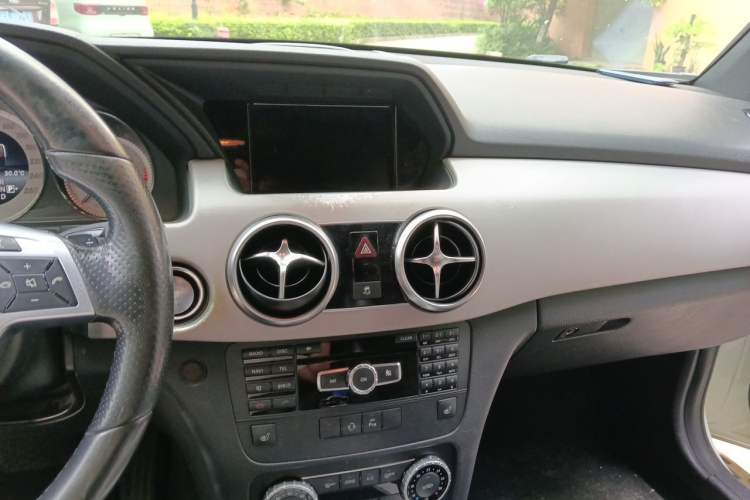 Used Mercedes-Benz GLK-Class 2015 GLK 300 4MATIC Fashion Edition Ultimate Version Audio And AC Panel