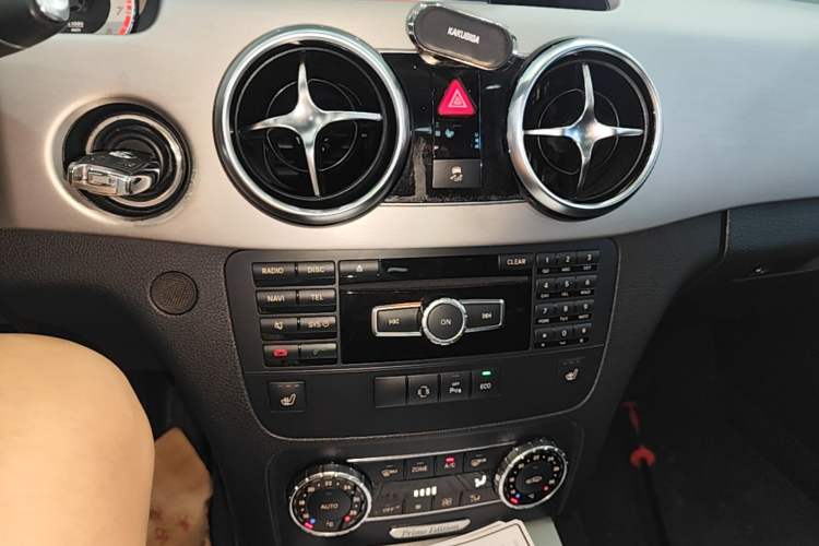 Used Mercedes-Benz GLK-Class 2015 GLK 260 4MATIC Fashion Edition Ultimate Version Audio And AC Panel