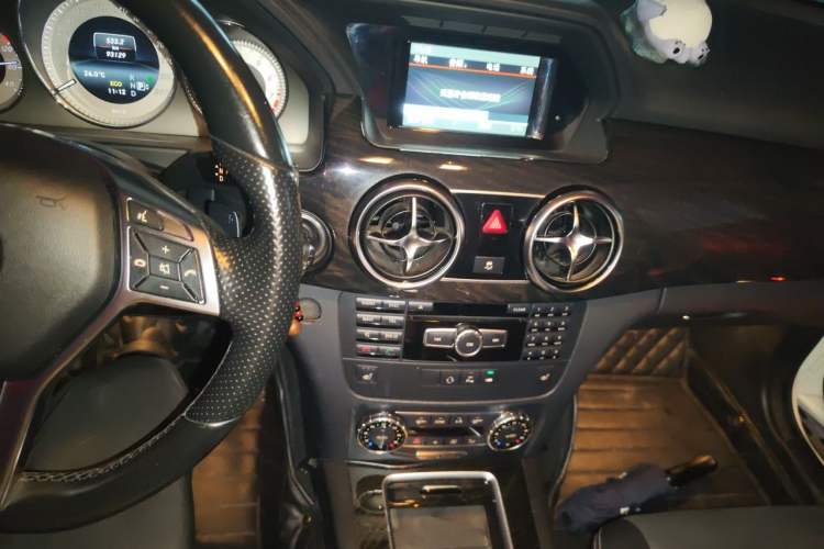Used Mercedes-Benz GLK-Class 2015 GLK 260 4MATIC Fashion Edition Ultimate Version Audio And AC Panel