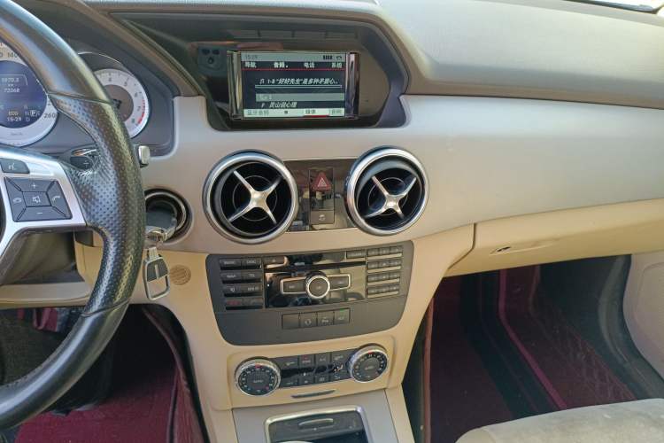 Used Mercedes-Benz GLK-Class 2015 GLK 260 4MATIC Dynamic Edition Ultimate Version Audio And AC Panel