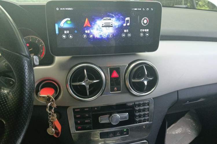 Used Mercedes-Benz GLK-Class 2015 GLK 260 4MATIC Dynamic Edition Ultimate Version Audio And AC Panel