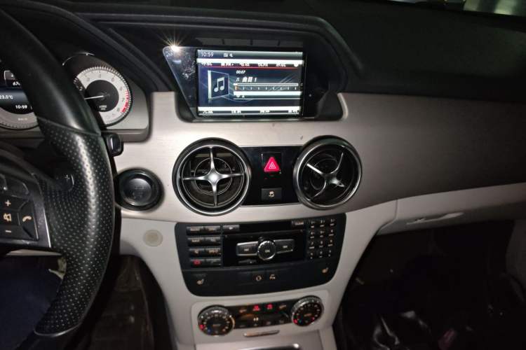 Used Mercedes-Benz GLK-Class 2015 GLK 300 4MATIC Fashion Edition Ultimate Version Audio And AC Panel