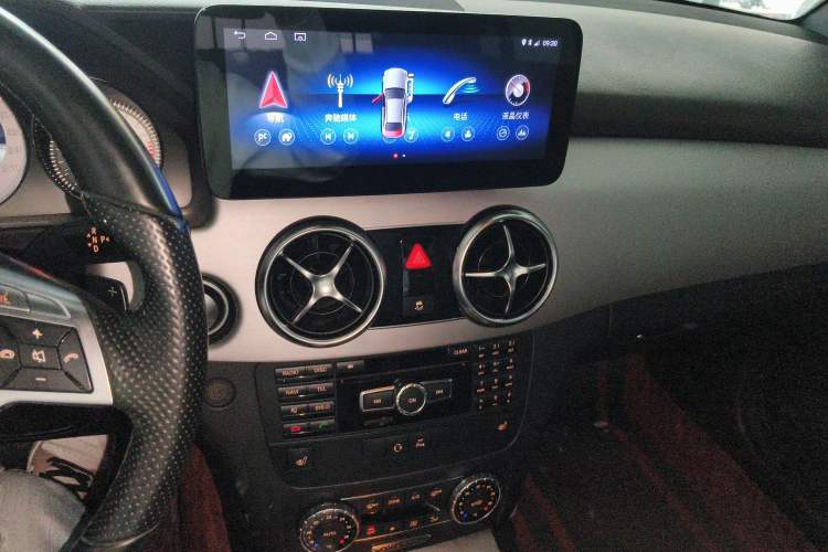 Used Mercedes-Benz GLK-Class 2015 GLK 300 4MATIC Fashion Edition Ultimate Version Audio And AC Panel