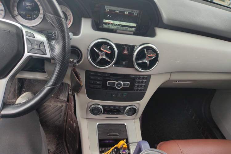 Used Mercedes-Benz GLK-Class 2015 GLK 260 4MATIC Dynamic Edition Ultimate Version Audio And AC Panel