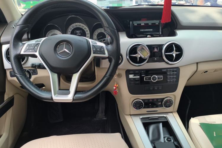 Used Mercedes-Benz GLK-Class 2015 GLK 260 4MATIC Dynamic Edition Ultimate Version Center Console