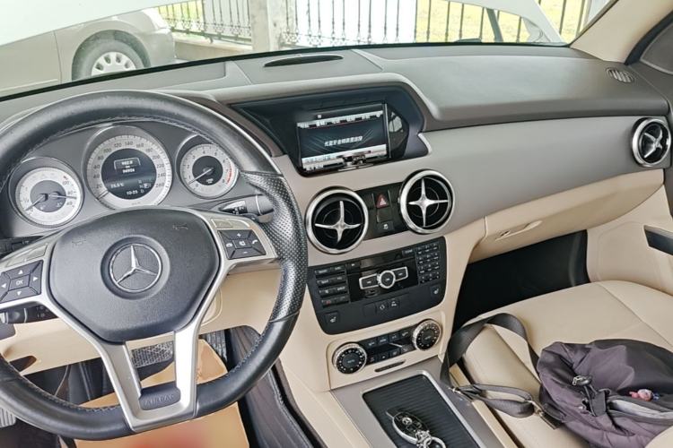 Used Mercedes-Benz GLK-Class 2015 GLK 300 4MATIC Fashion Edition Ultimate Version Center Console