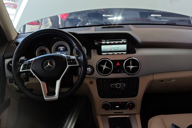 Used Mercedes-Benz GLK-Class 2015 GLK 300 4MATIC Fashion Edition Ultimate Version Center Console