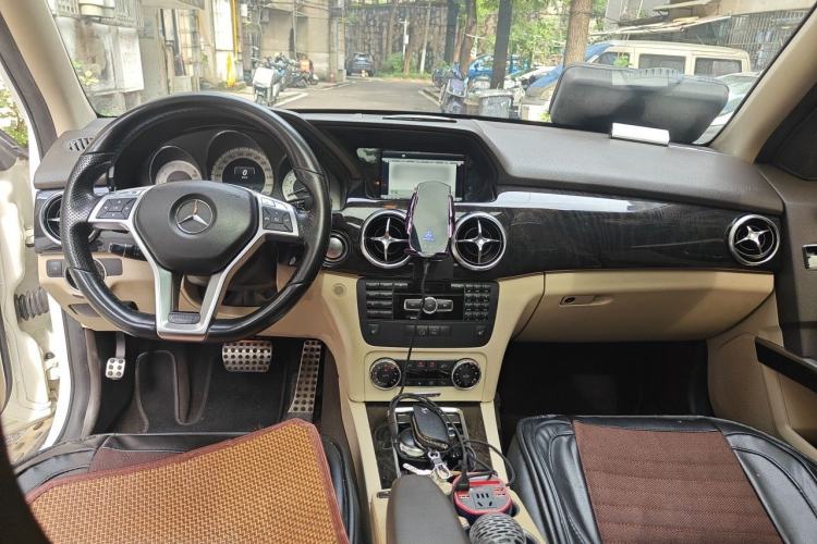 Used Mercedes-Benz GLK-Class 2015 GLK 300 4MATIC Luxury Ultimate Edition Center Console
