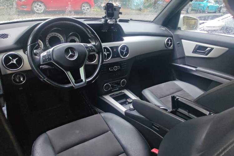Used Mercedes-Benz GLK-Class 2015 GLK 260 4MATIC Dynamic Edition Ultimate Version Center Console