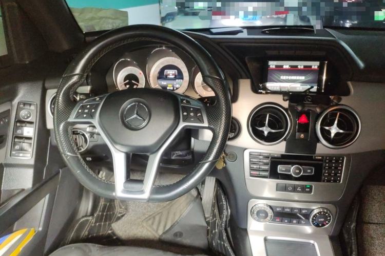 Used Mercedes-Benz GLK-Class 2015 GLK 260 4MATIC Dynamic Edition Ultimate Version Center Console