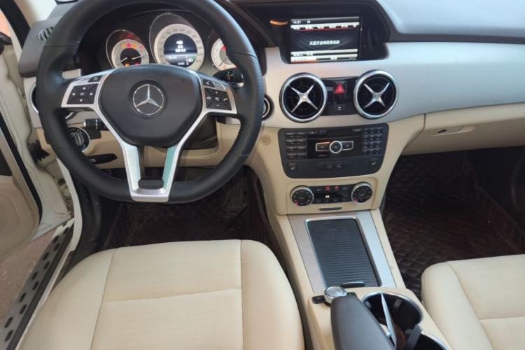 Used Mercedes-Benz GLK-Class 2015 GLK 300 4MATIC Fashion Edition Ultimate Version Center Console