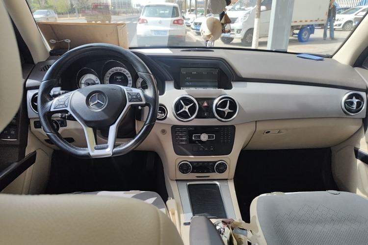 Used Mercedes-Benz GLK-Class 2015 GLK 260 4MATIC Dynamic Edition Ultimate Version Center Console