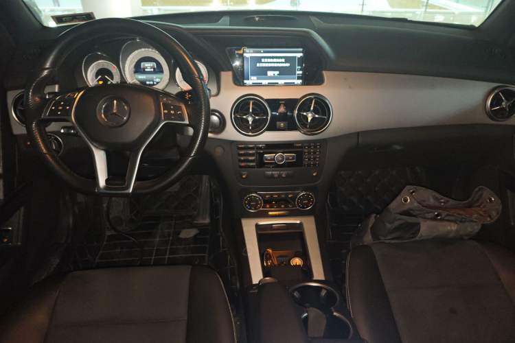 Used Mercedes-Benz GLK-Class 2015 GLK 300 4MATIC Fashion Edition Ultimate Version Center Console