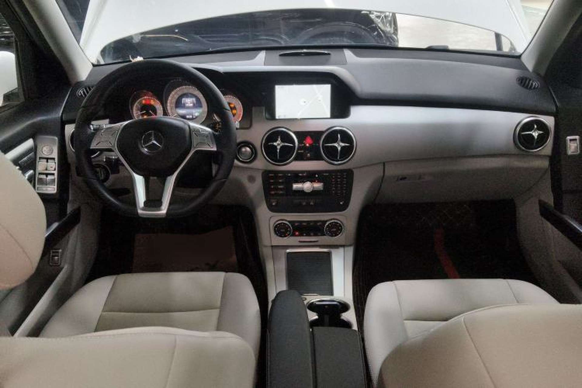 Used Mercedes-Benz GLK-Class 2015 GLK 300 4MATIC Fashion Edition Ultimate Version Center Console