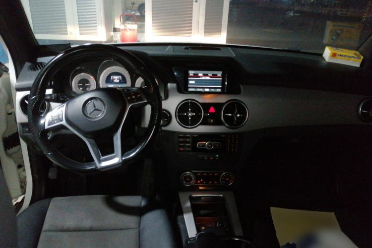Used Mercedes-Benz GLK-Class 2015 GLK 260 4MATIC Dynamic Edition Ultimate Version Center Console