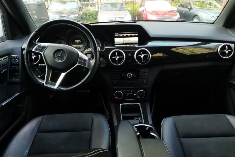 Used Mercedes-Benz GLK-Class 2015 GLK 300 4MATIC Luxury Ultimate Edition Center Console