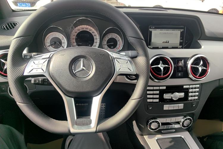 Used Mercedes-Benz GLK-Class 2015 GLK 300 4MATIC Fashion Edition Ultimate Version Center Console