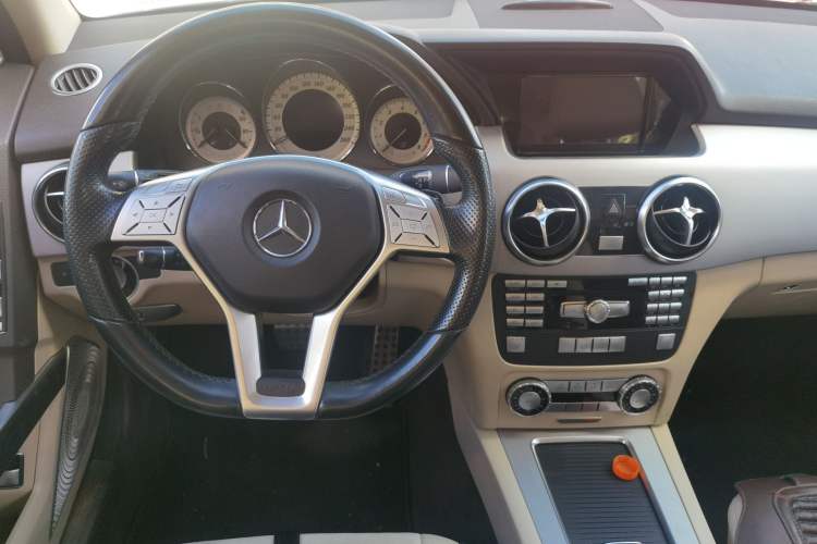 Used Mercedes-Benz GLK-Class 2015 GLK 300 4MATIC Fashion Edition Ultimate Version Center Console