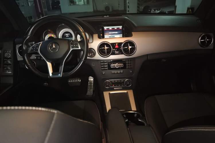 Used Mercedes-Benz GLK-Class 2015 GLK 260 4MATIC Fashion Edition Ultimate Version Center Console