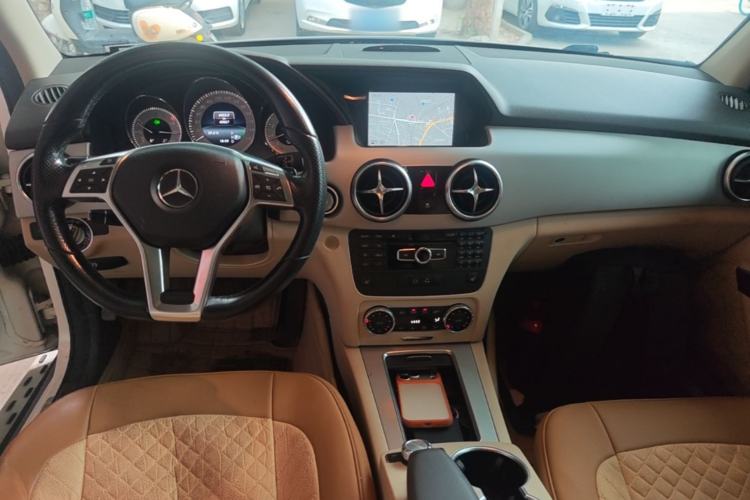Used Mercedes-Benz GLK-Class 2015 GLK 300 4MATIC Fashion Edition Ultimate Version Center Console