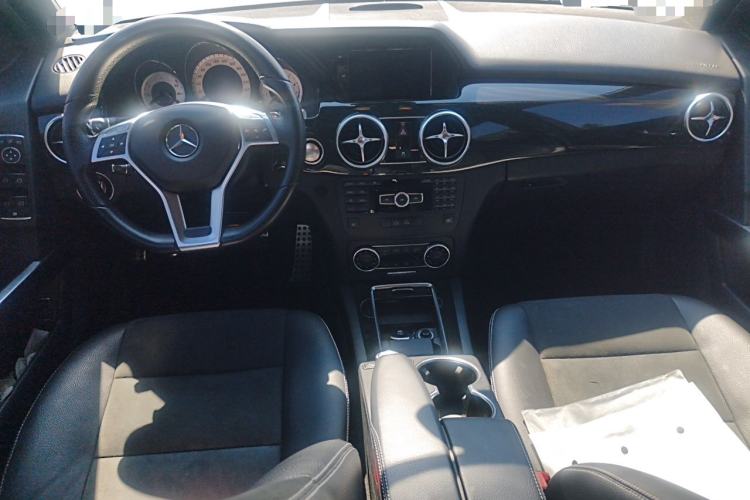 Used Mercedes-Benz GLK-Class 2015 GLK 300 4MATIC Luxury Ultimate Edition Center Console