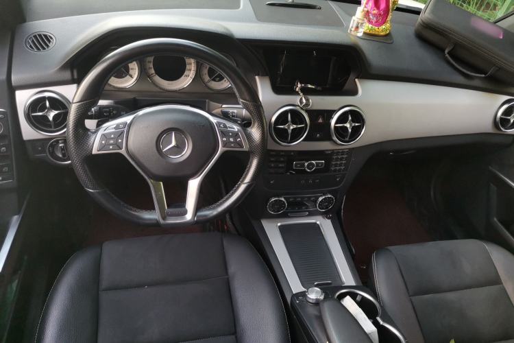 Used Mercedes-Benz GLK-Class 2015 GLK 260 4MATIC Fashion Edition Ultimate Version Center Console